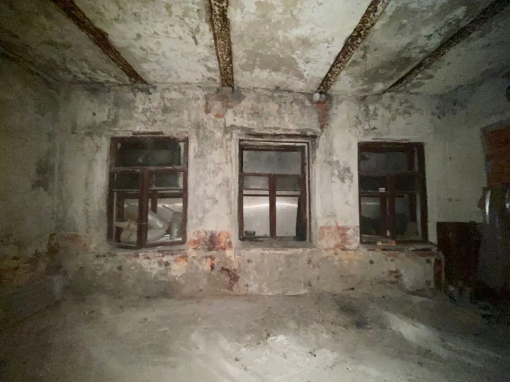 Нежилое здание площадью 27,8 кв. м, расположенное на земельном участке площадью 40 кв. м на 5-й Красноармейской улице